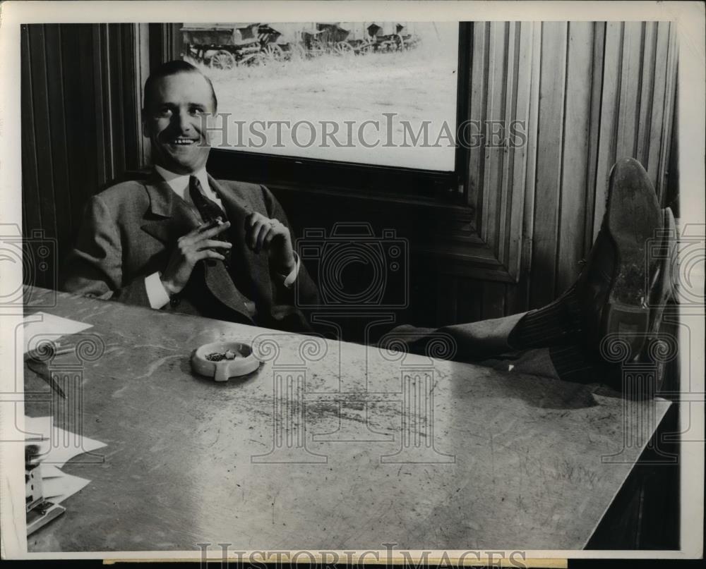 1946 Press Photo 100 employees of Donald E. Ellsworth&#39;s company walked out - Historic Images