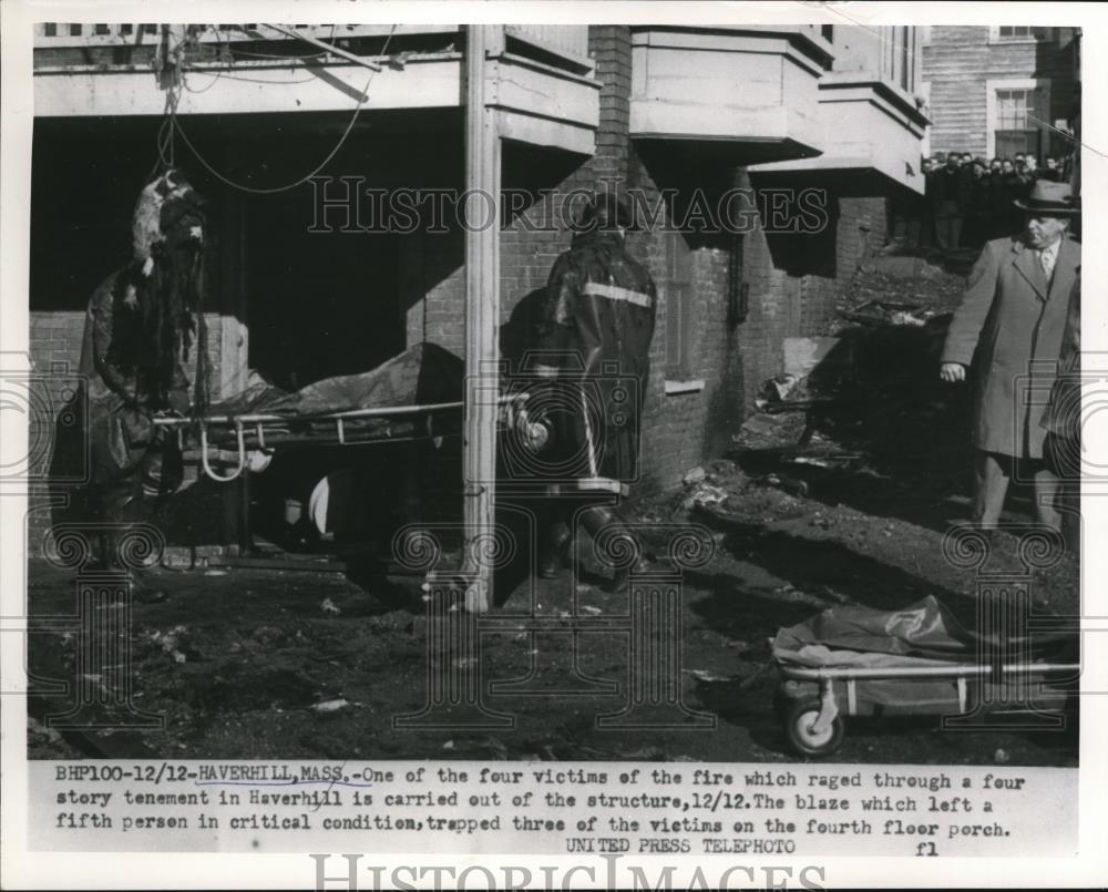 1955 Press Photo Four story tenement fire in Haverhill carried out - Historic Images