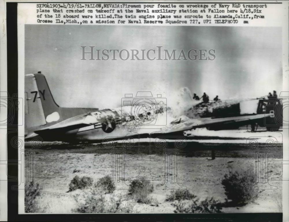 1961 Press Photo Firemen pour foamite on wreckege of Navy transport plane that - Historic Images