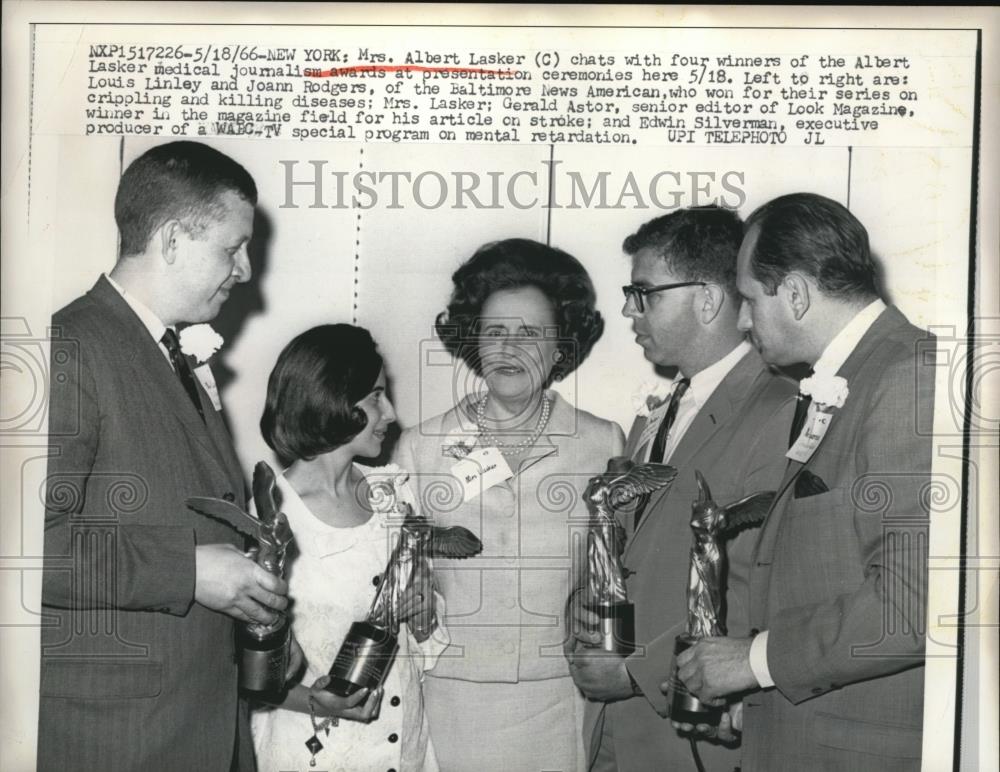 1966 Press Photo Mrs Lasker with winners of Albert Lasker Medical Journalism - Historic Images