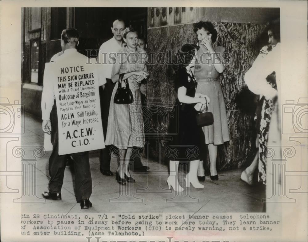 1946 Press Photo Cold strike picket banner of Association of Equipment Workers - Historic Images