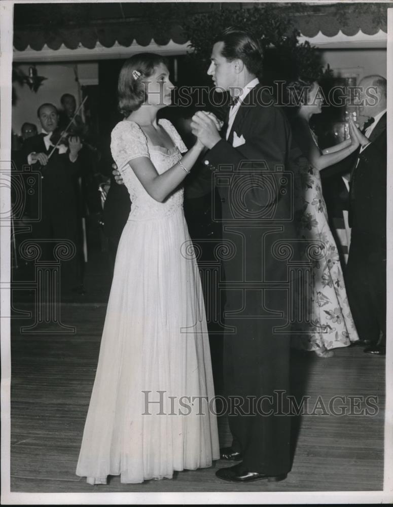 1938 Press Photo Theresa Schey Dances with Chadwick Braggiotti at Palm Beach - Historic Images