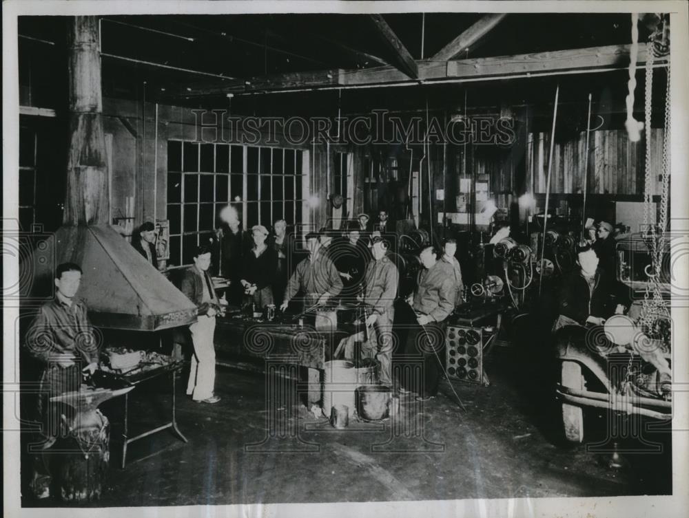 1934 Press Photo Forest Army Youths Attend Automotive Night School Class - Historic Images