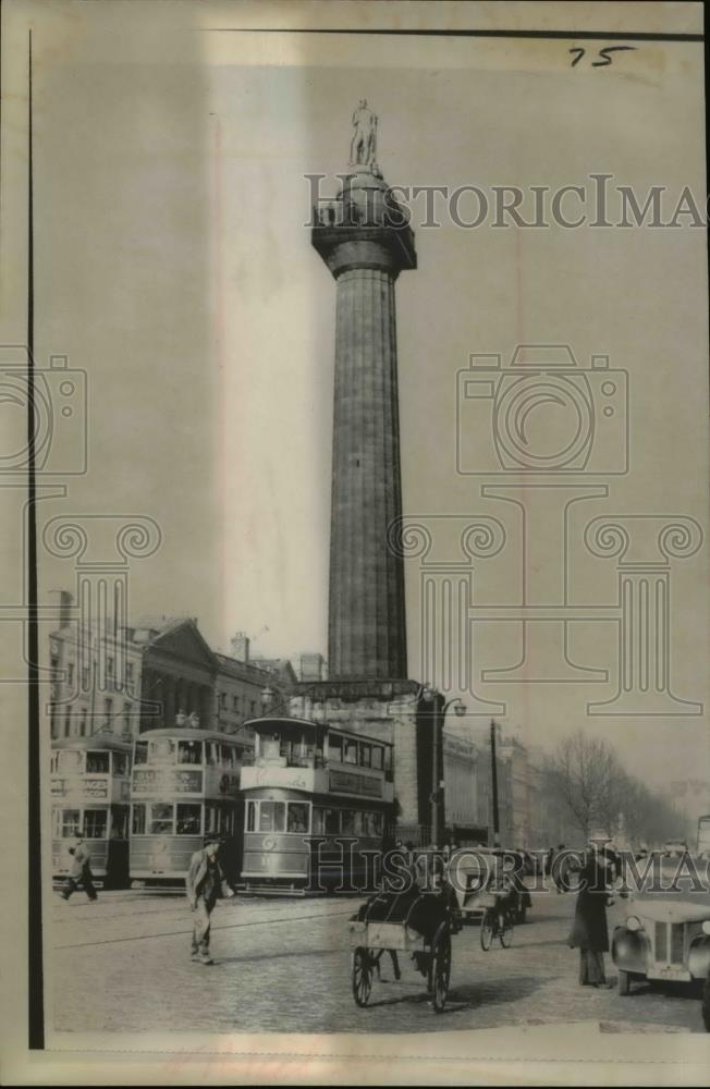 1966 Press Photo Towering Monument to British Naval Heron Lord Nelson - Historic Images