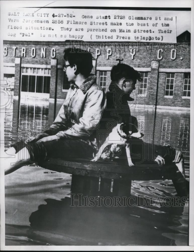 1952 Press Photo Salt Lake City Utah Gene Start, Vern Jorgensen cool off - Historic Images