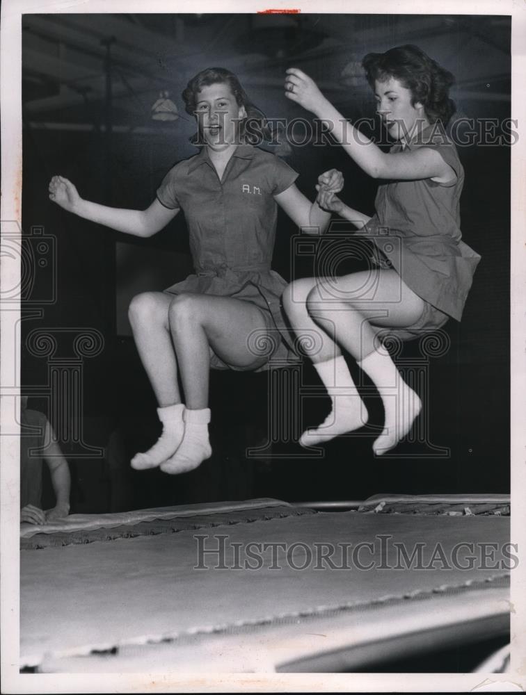 1958 Press Photo Judy Hricko, 15; Brenda Tremmel, 16 - Historic Images