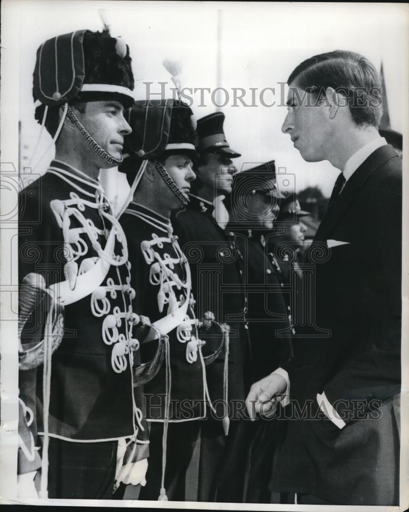 1969 Press Photo Prince Inspects an Honor Guard - Historic Images