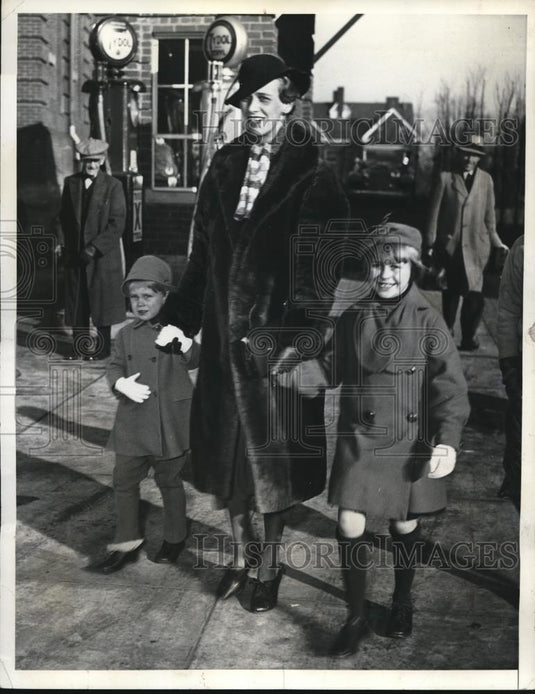1935 Press Photo Mrs Anna Dall, children Sistie & Suzzie at Fort Wyer ceremonies - Historic Images