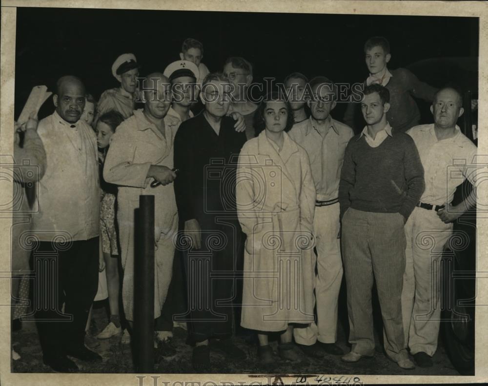 1937 Press Photo Few personnel aboard the ship that were rescued after explosion - Historic Images