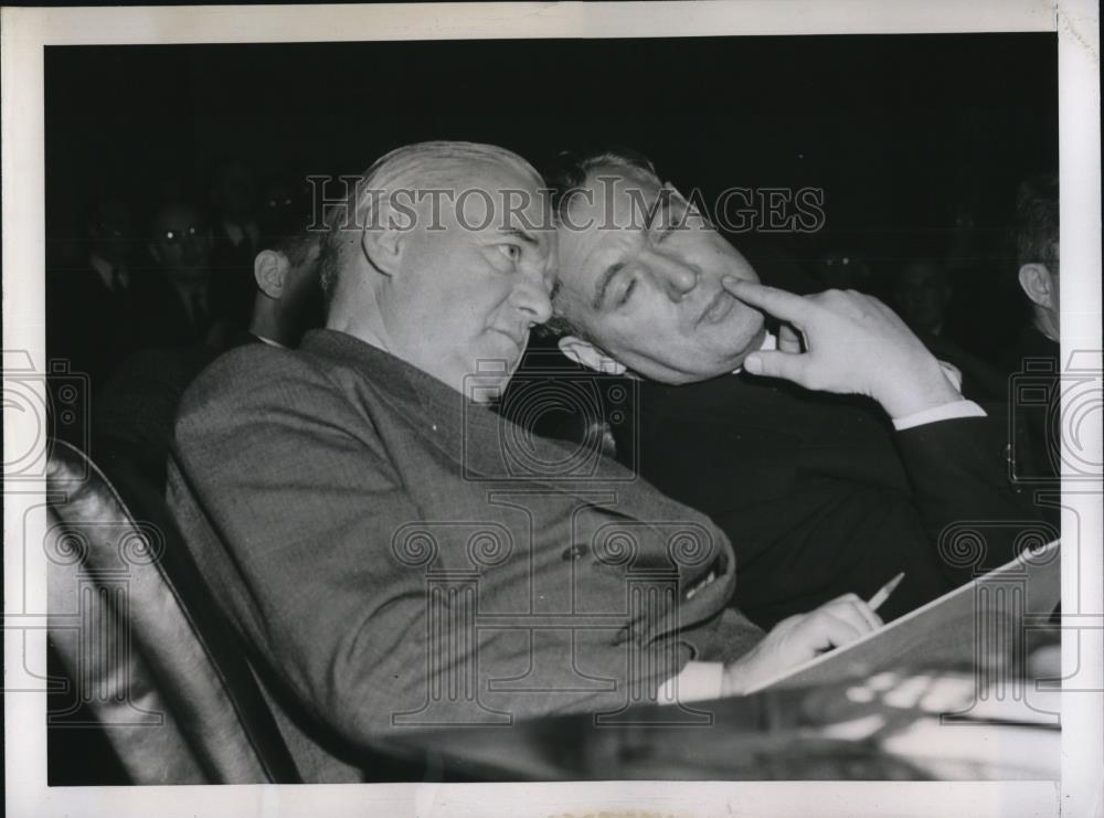 1946 Press Photo Gen.William F.Donovan listen to Chairman William Condon, - Historic Images