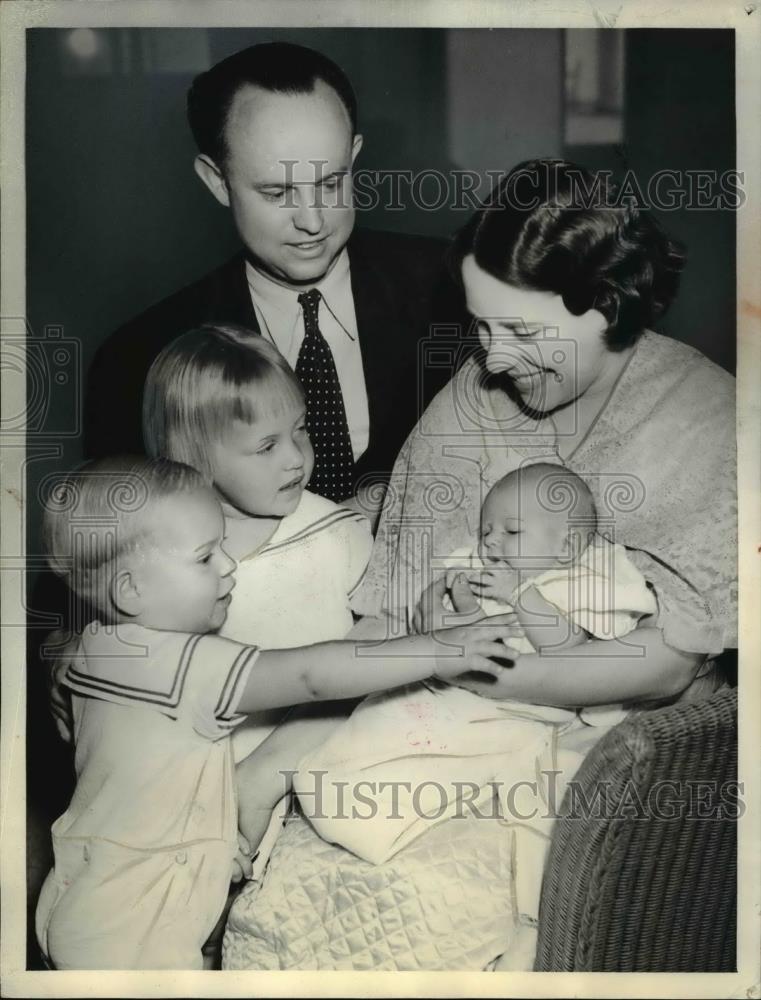 1936 Press Photo William H. Weber & Wife, Parents to 3 Children w Same Birthday - Historic Images