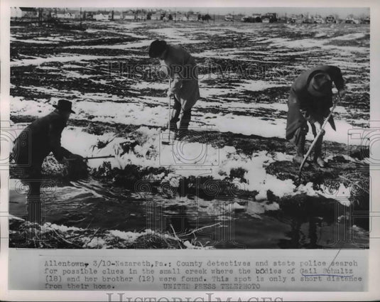 1953 Press Photo Police Searching Beach Where Gail Schultz' Body Was Found - Historic Images