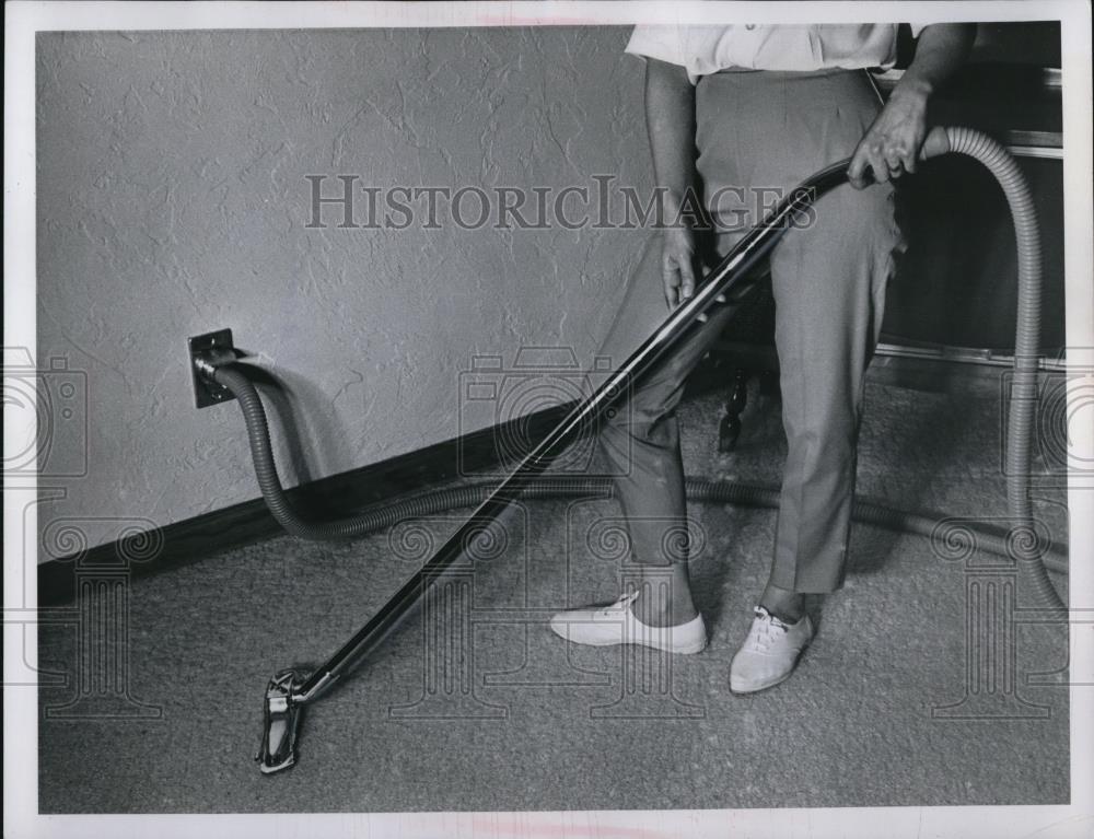 1964 Press Photo The vacuum cleaner - Historic Images