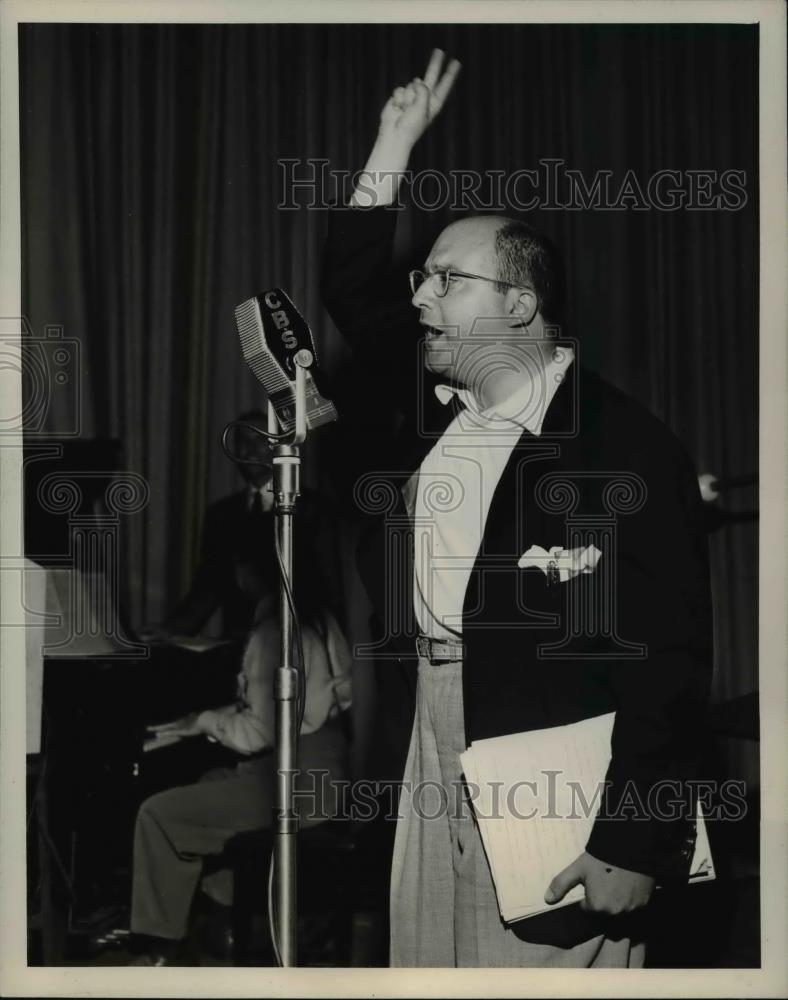 1947 Press Photo Abe Burrows, a Comedy Writer - Historic Images