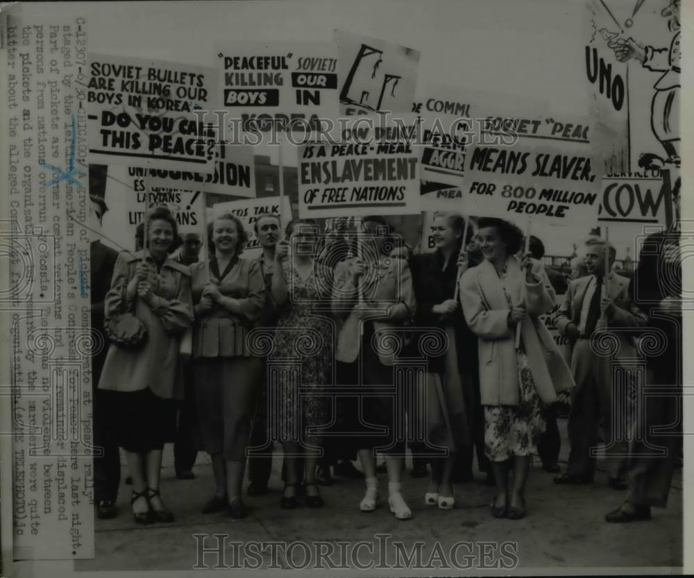 1951 Press Photo American People&#39;s Congress for Peace Rally Pickets Chicago - Historic Images