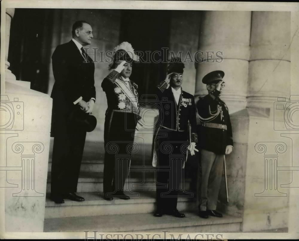 1932 Press Photo Ambassador Debuchi with his escort in the Presidential Palace - Historic Images