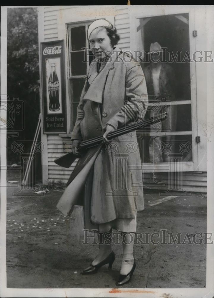 1981 Press Photo Charles Kella, Jr. catches kidnappers.in photo Mrs G.V. McKee - Historic Images