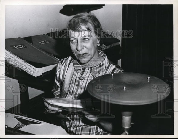 Mrs. Helen McNeil of Cleveland Heights 1967 Vintage Press Photo Print ...