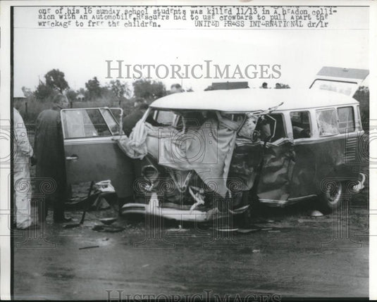 1960 Press Photo Van crash kills 16 students from Sunday school - Historic Images