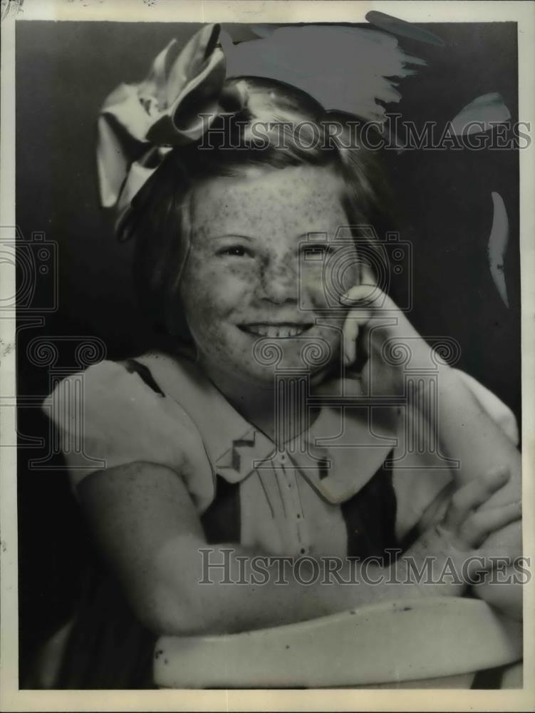 1937 Press Photo Helen Milbouer age 8 with 1985 freckles in Brooklyn NY - Historic Images