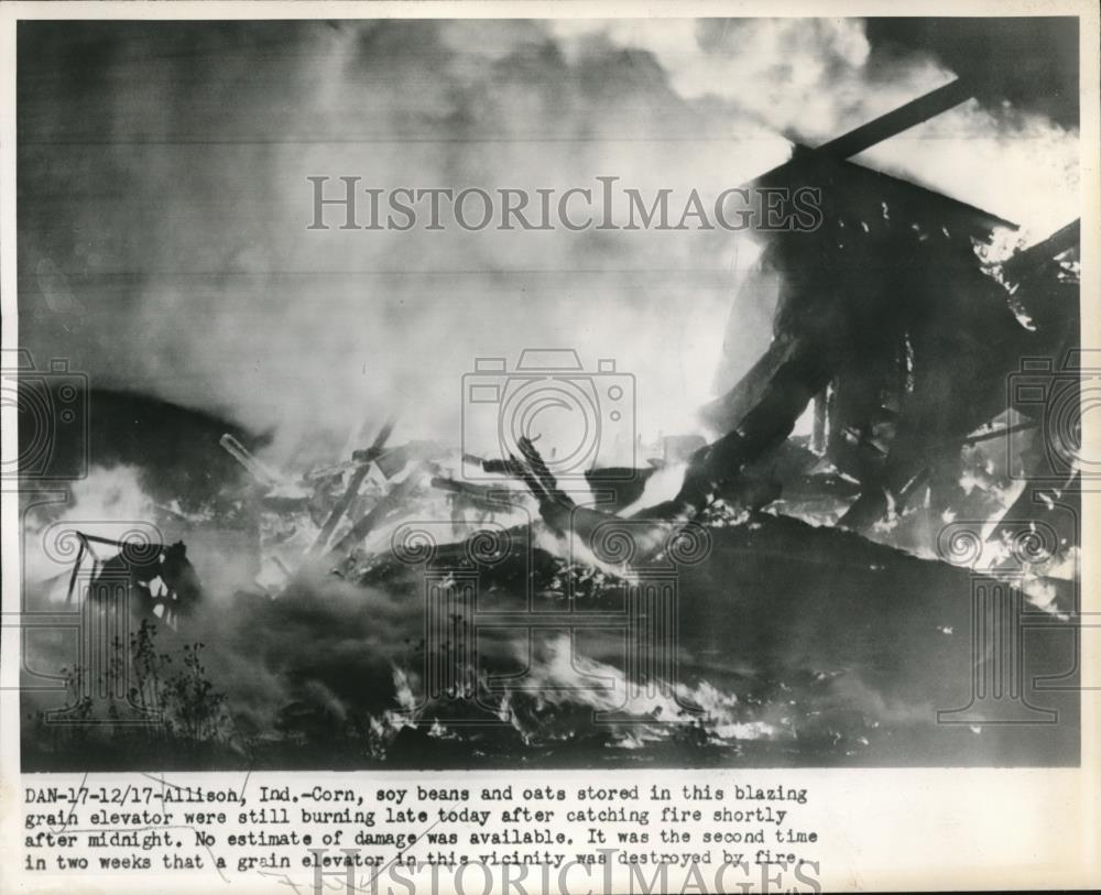 1948 Press Photo Allison Indiana Corn, soy beans &amp; oats stored caught fire - Historic Images