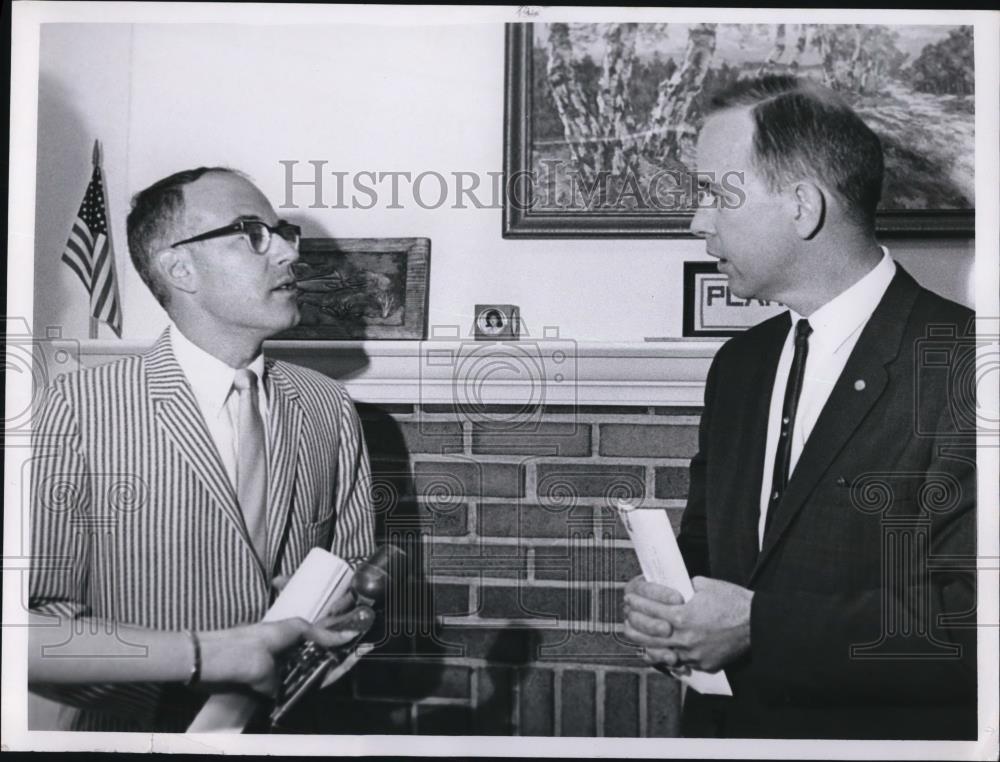 1967 Press Photo Principal Robert Collins and David Cartwright - Historic Images