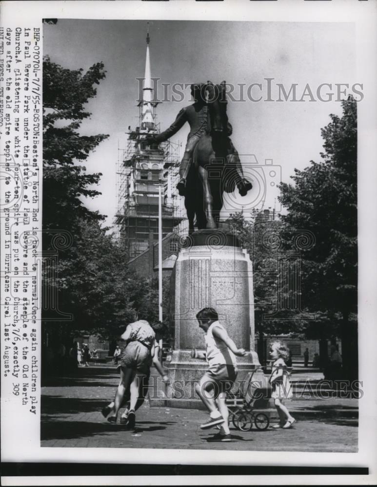 1955 Press Photo Children play under the statue of Paul Revere - Historic Images