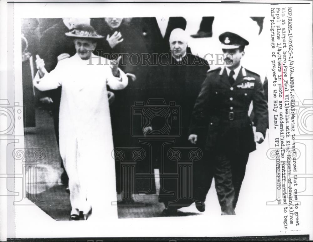 1964 Press Photo Pope Paul VI &amp; King Hussein of Jordan from Papal plane - Historic Images