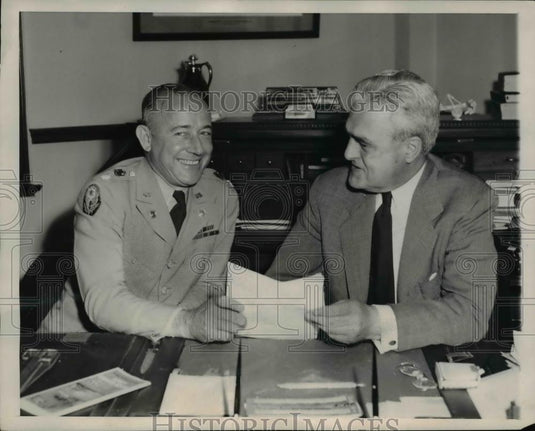 1950 Press Photo Col Thomas E. Sans flew from washing today to initiate the - Historic Images