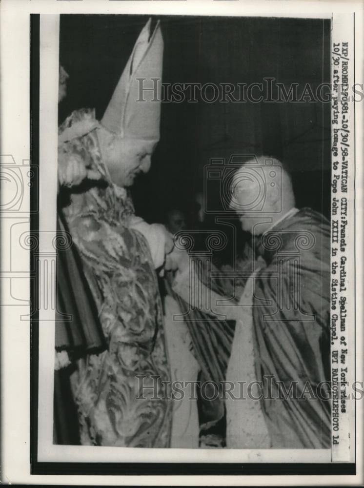 1958 Press Photo Francis Cardinal Spellman pays homage to Pope John XXIII - Historic Images