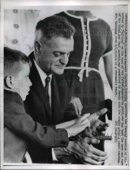 1962 Press Photo Stow Ohio 7 yr old Clarence Hathaway describes the funeral - Historic Images