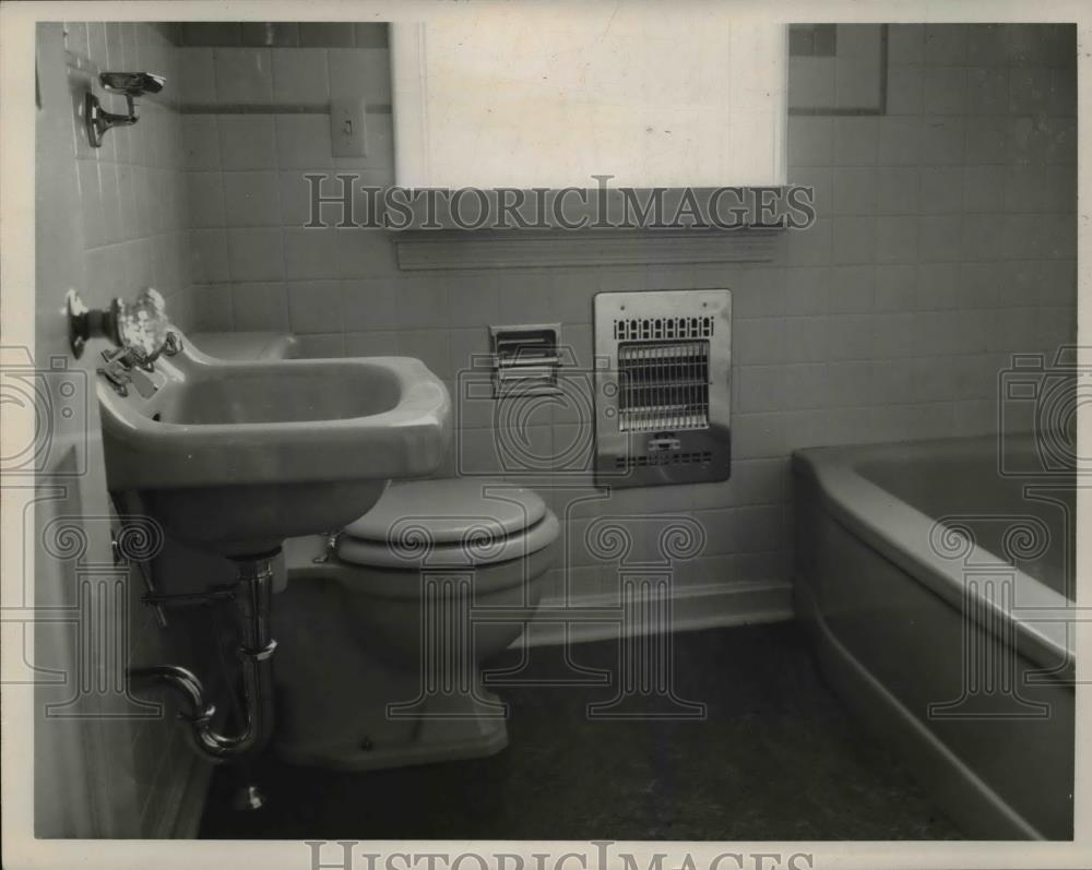 1949 Press Photo Helf Homes&#39; Bathroom - Historic Images