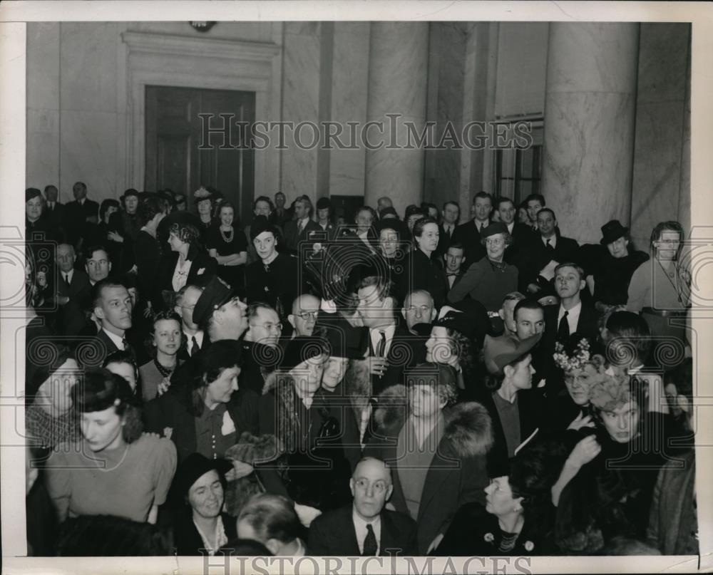 1941 Press Photo Crowd Gathers to Hear Wendell Willkie Testify Before Committee - Historic Images