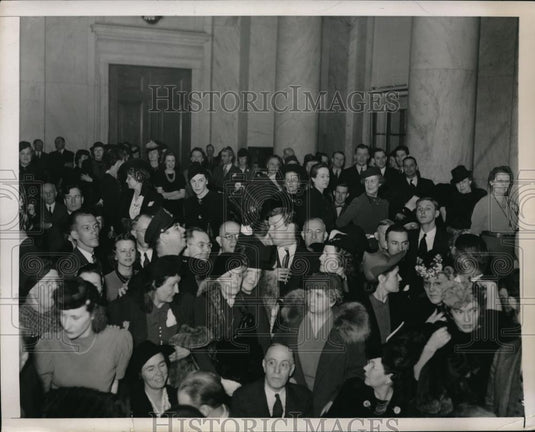 1941 Press Photo Crowd Gathers to Hear Wendell Willkie Testify Before Committee - Historic Images