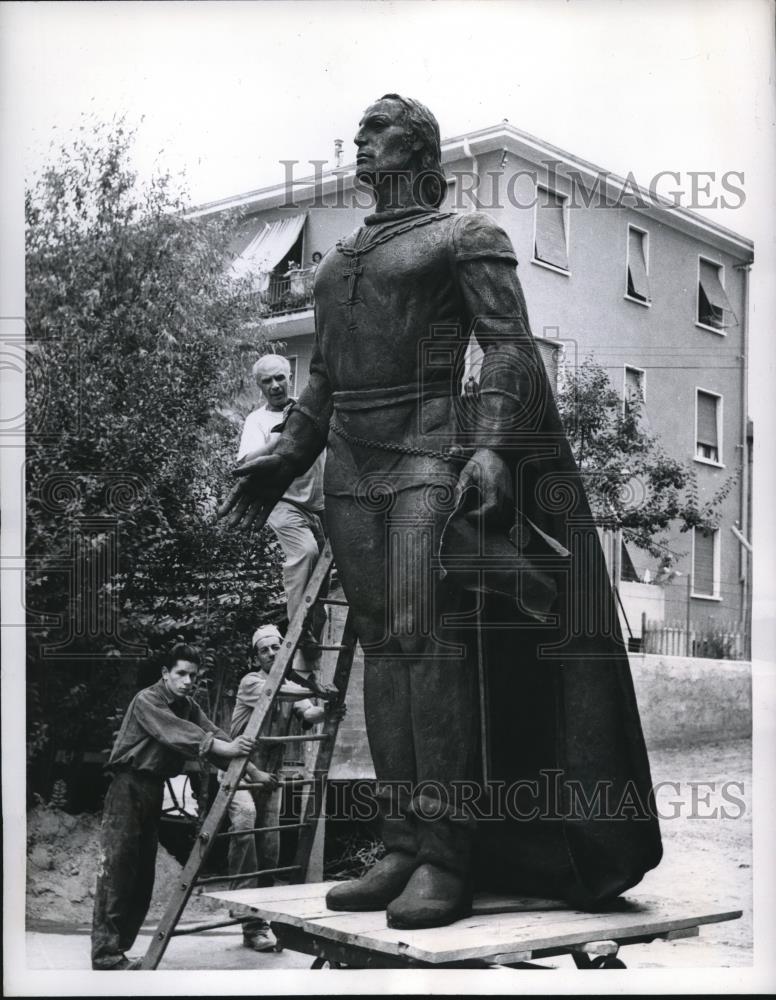 1957 Press Photo Massive statue of Christopher Columbus by sculptor Vittorio - Historic Images