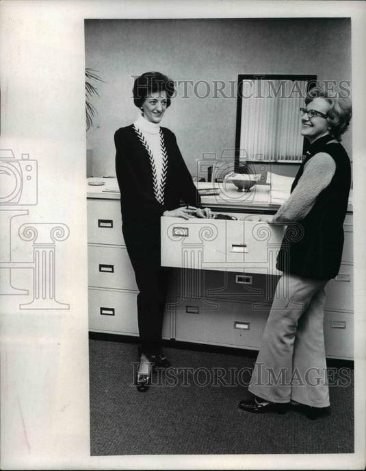 Undated Press Photo Ms. Julie Ambrogi (L) and Mrs. Edith Feikert - Historic Images