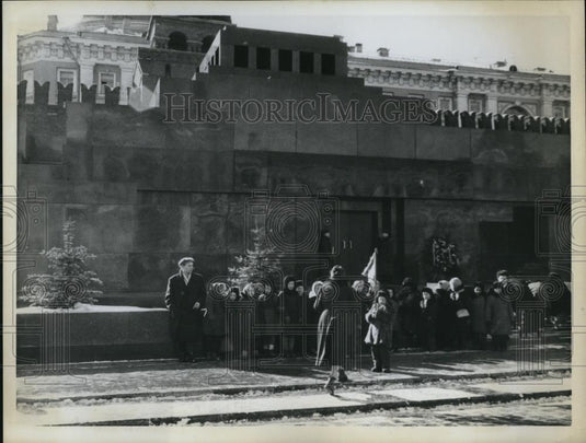 1962 Press Photo Kindergarten class stands outside Lenin's tomb - Historic Images