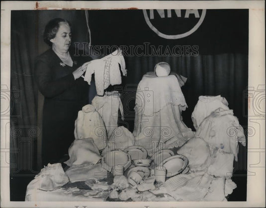 1948 Press Photo Nancy Martin examines layette for Princess Elizabeth's child - Historic Images