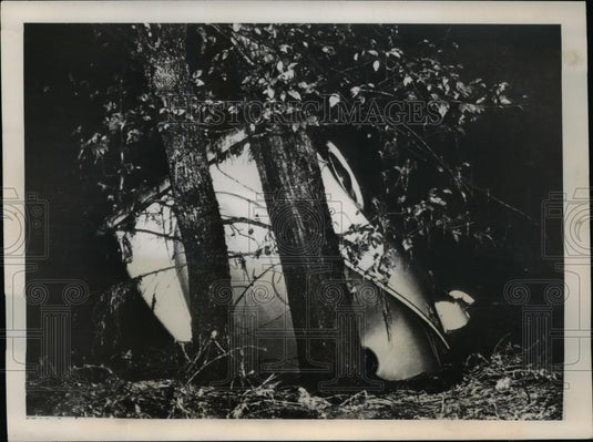 1949 Press Photo Two cars swept from highway during flash flood in Belton, MO. - Historic Images