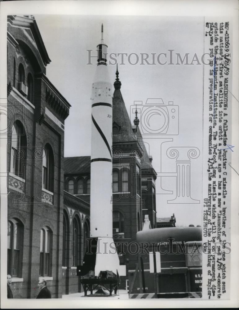 1959 Press Photo Jupiter C Missile outside the Smithsonian Institution - Historic Images