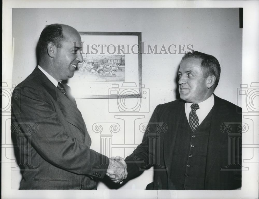 1946 Press Photo New Haven Conn Yale athletic director Rbt Kiputh &amp; Rbt Goegenga - Historic Images