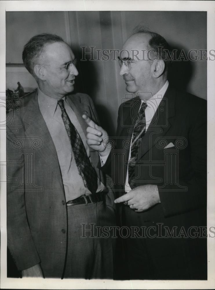 1944 Press Photo Chicago Deam W Spencer of War Manpower Commission &amp; Judge C Hay - Historic Images