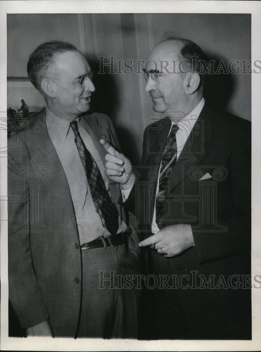 1944 Press Photo Chicago Deam W Spencer of War Manpower Commission & Judge C Hay - Historic Images