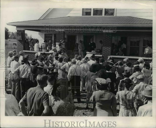 1941 Press Photo Rev Louis Bergatto Joseph Church Litchfield Speaking To Group - Historic Images