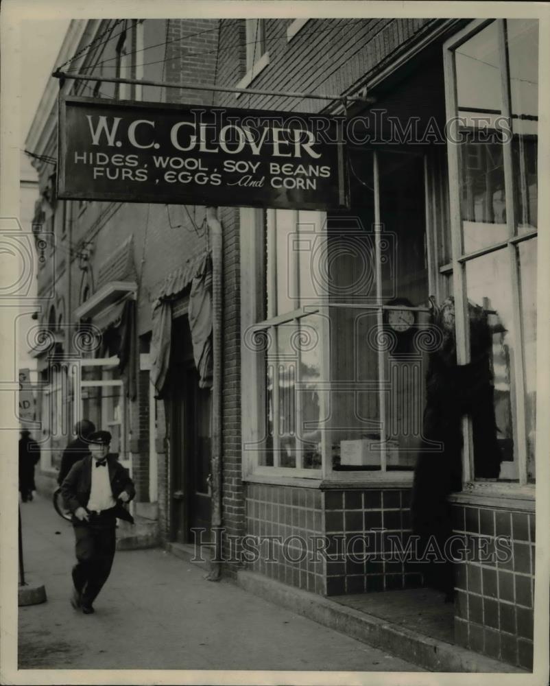 1945 Press Photo Business advertising signage hung at the door of the W.C.Glover - Historic Images