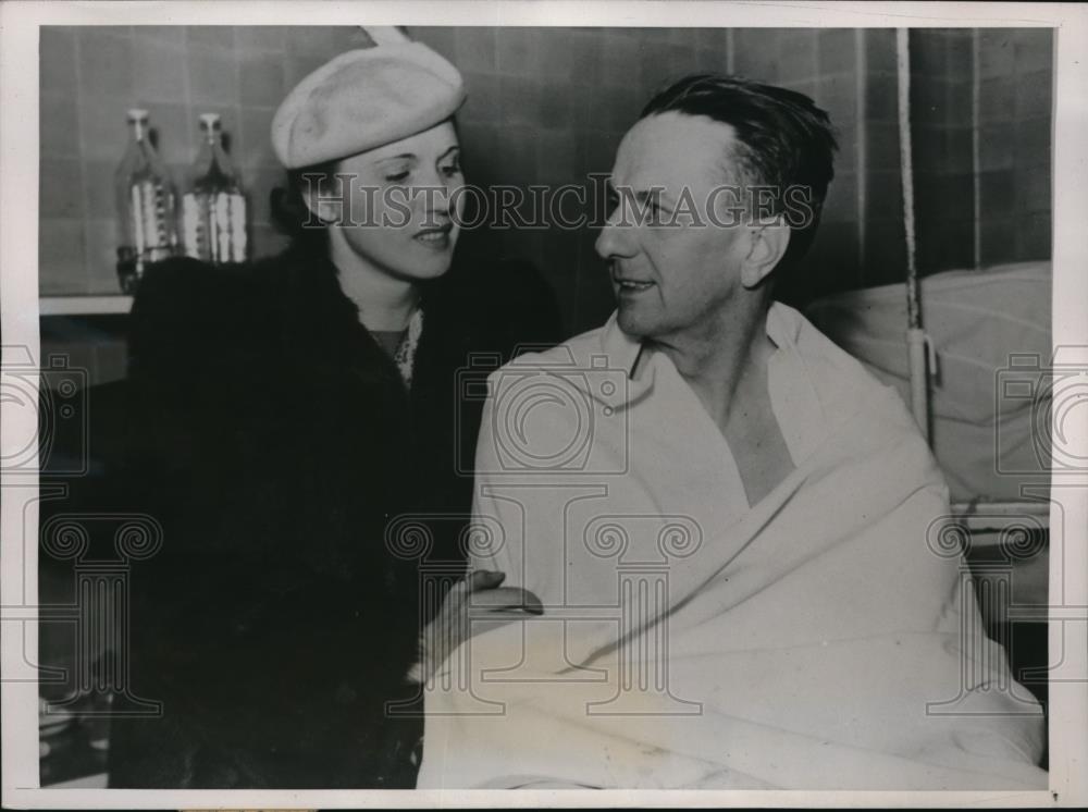 1940 Press Photo Watch Reflects Bandits Bullet Shot at Roxie C. Hicks - Historic Images