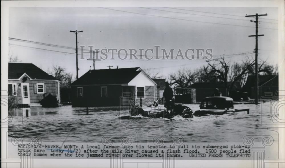 1952 Press Photo Havre Montana Farmer Tractor Submerged Truck Milk River Flooded - Historic Images