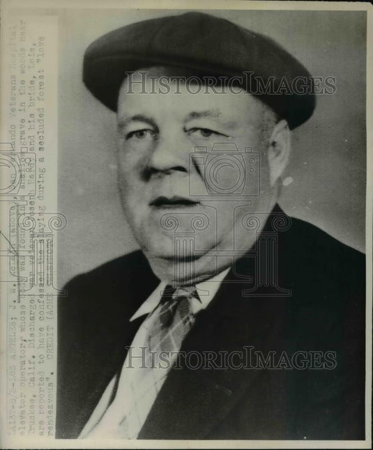 1947 Press Photo J.W.Mclain, San Fernando Veternan's Hospital elavator operator - Historic Images