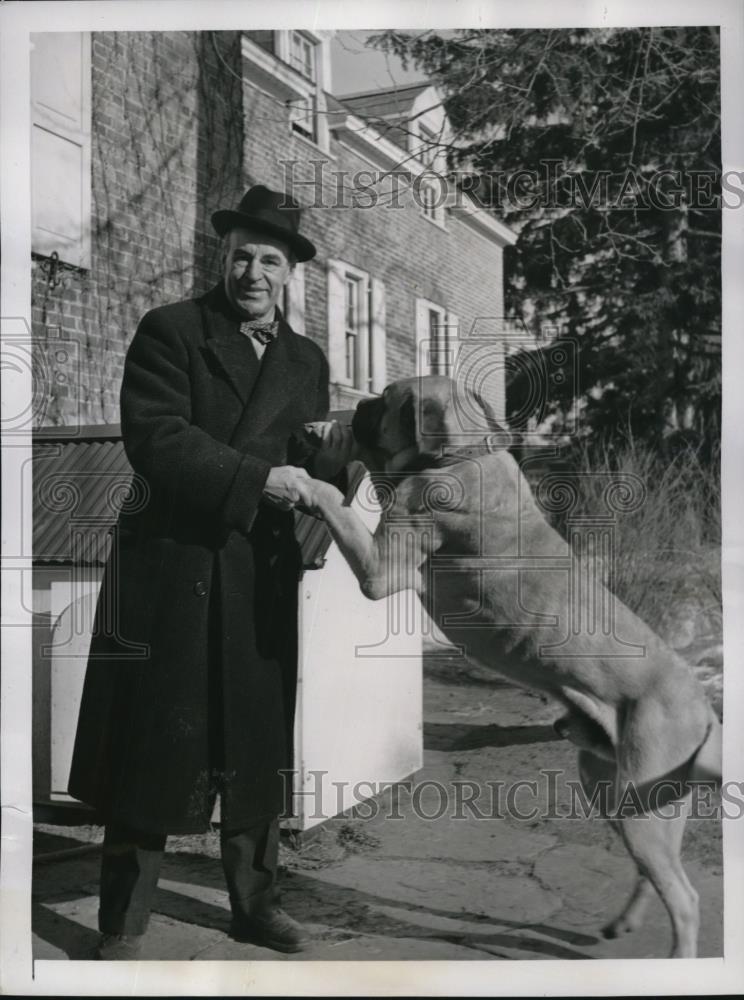 1938 Press Photo Dr. Ernest Martin Hopkins and his pet English Bullmaster, Roger - Historic Images
