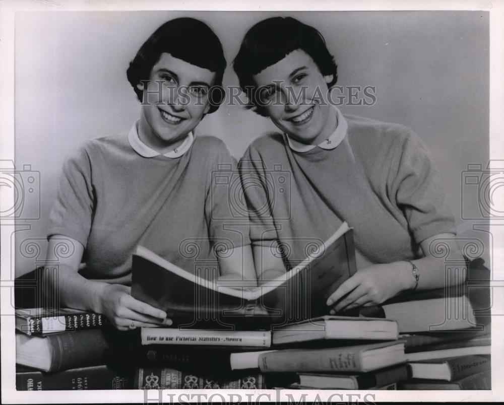 1956 Press Photo Lucinda and Melinda Coulter, twin pair of Yankee Doodle Dandy - Historic Images